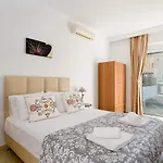 Villa Alexia By *